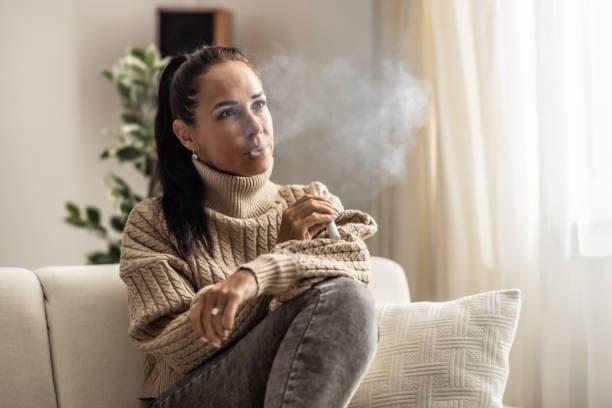 E-cigaretta explains e cigarette induced lung injury risks symptoms treatment and prevention for concerned vapers