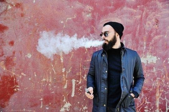 Vape Shop shifts tactics as turkey e-cigarette import ban disrupts supply and sparks consumer concerns