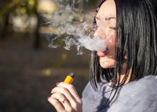 český vape shop explores cdc e-cigarettes health risks with tips for safer choices