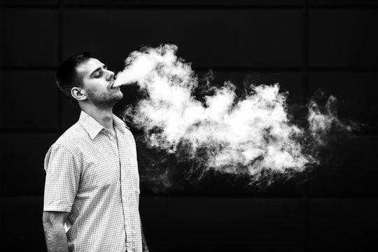 Explaining E-Zigaretten and the rumor most e-cigarettes contain only water and flavoring. true or false